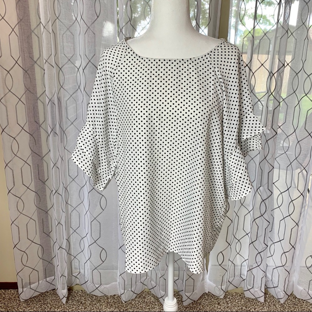 Umgee Polka Dot Flutter Sleeve Top Size Large - image 1